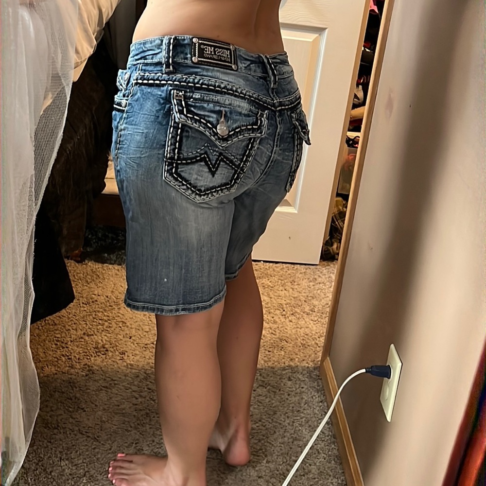 Miss Me denim jean shorts capris white stitch classic M design 29 boyfriend